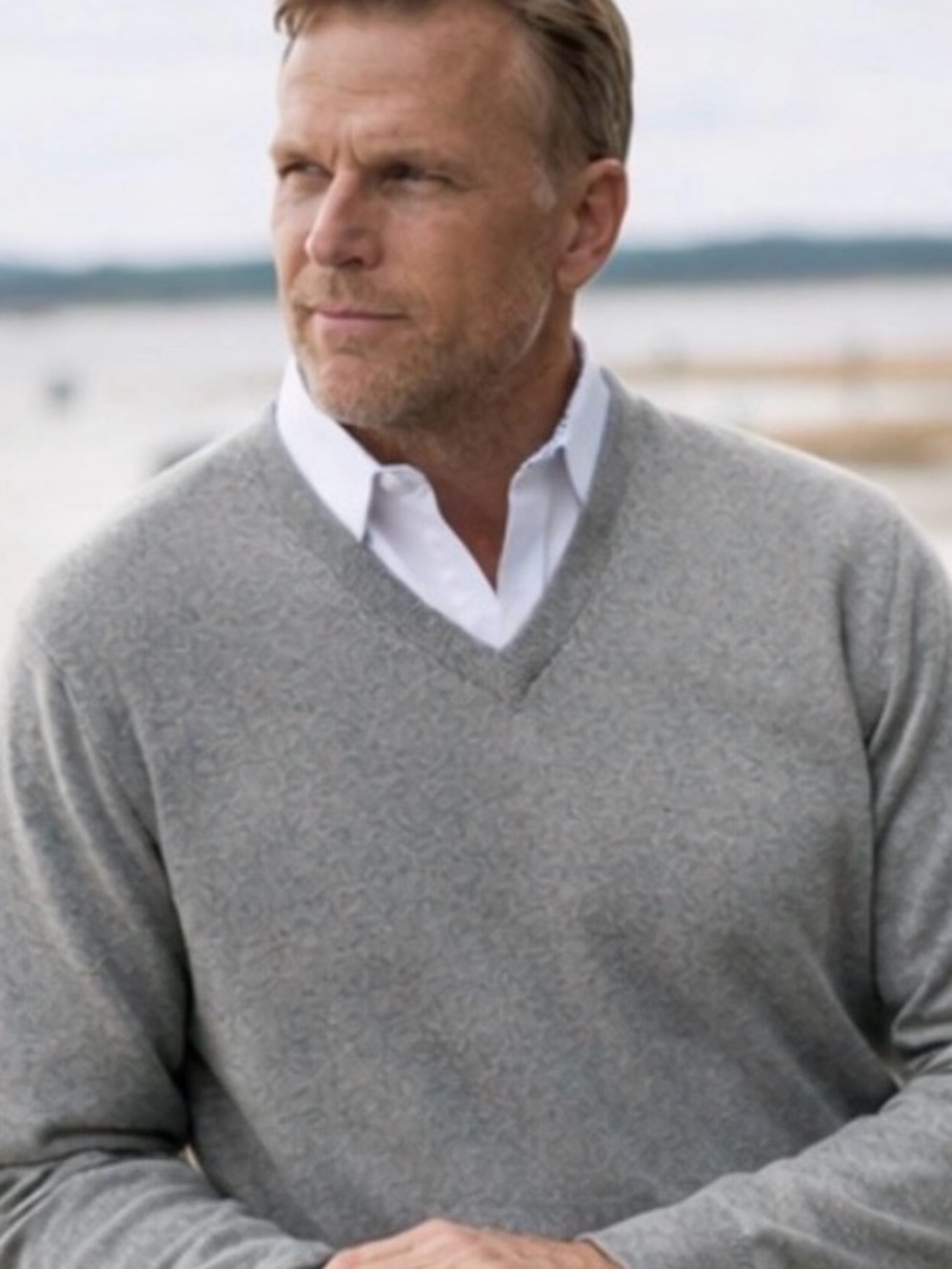 Men’s V-Neck Cashmere Sweater - Light Gray